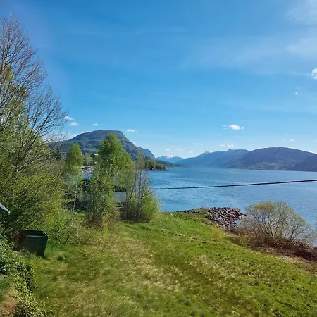 Nordfjord Charm Semesterbostad Starheim